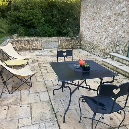 Mas De L'ile לינה וארוחת בוקר